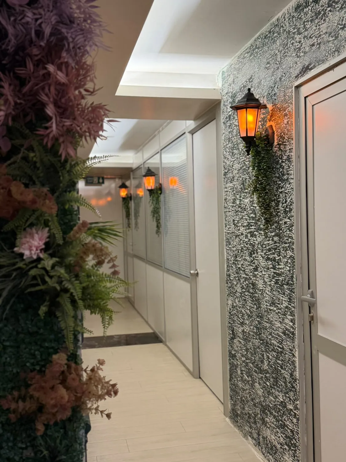 Dadı Spa karşılama koridoru ve sıcak aydınlatma