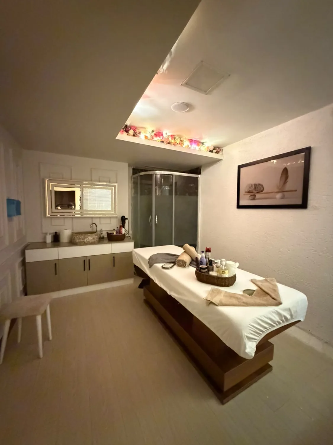 Dadı Spa spa odası ayna ve hazırlık alanı